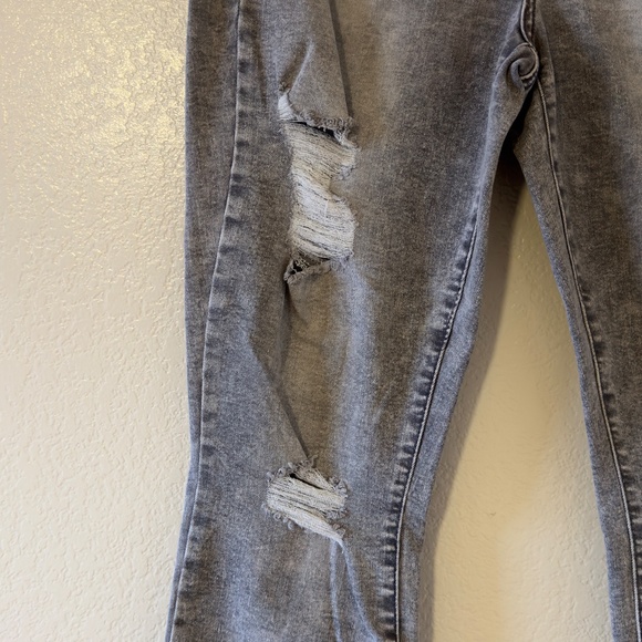 So High Rise Distressed Jeggings Raw Hem Gray Wash - Picture 4 of 9